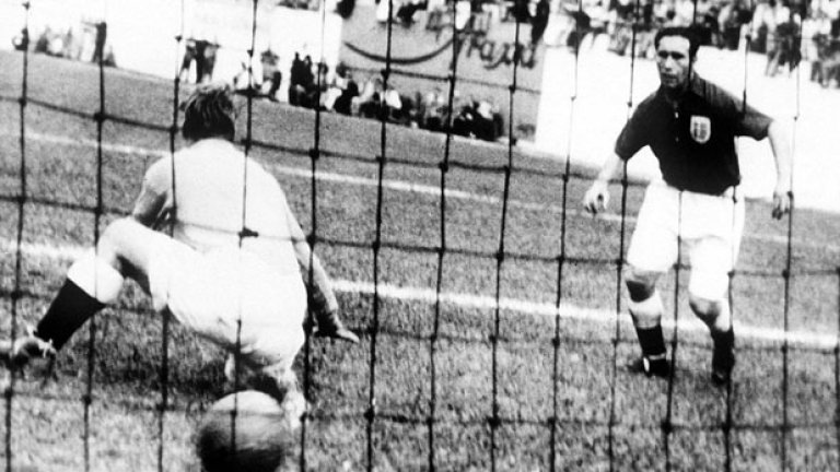 Но и те самите ближат рани от аутсайдер. През 1950 г. Англия за първи път се явява на мондиал, разбира се - като фаворит. Но губи с 0:1 от САЩ с този гол на Джо Гайтънс.