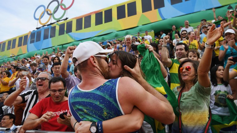 Олимпиадата е един голям секс фест. На спортистите се раздават хиляди кондоми, а в селцето цари тотален разврат