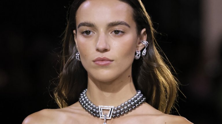 Най-заслепяващите бижута от модните ревюта за 2023-та