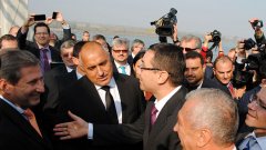 Премиерът на Румъния Виктор Понта на няколко пъти се среща с премиера Борисов, последната им съвместна изява беше при формалното откриване на Дунав мост II