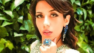 Бахаре Заре Бахари от две седмици живее на летището в Манила и се опитва да избегне принудителното си връщане в Иран.