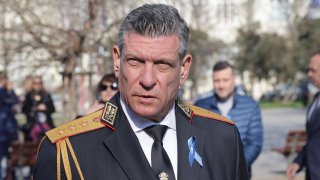 "Да обещавам действия, когато се налага да мълча, също е невъзможно", заявява още Кандев