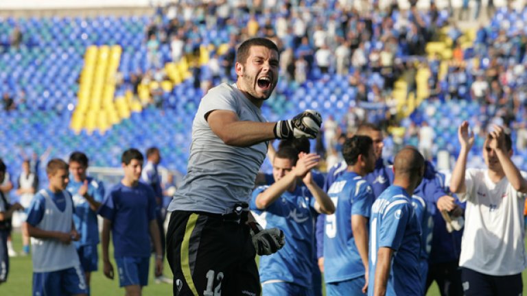 Божидар Митрев по всяка вероятност ще заеме мястото на Георги Петков в Сливен след като днес Петков не тренира с Левски