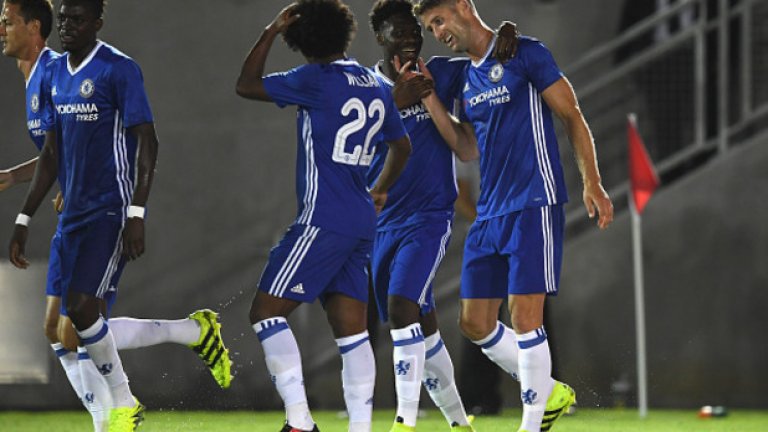 2. Нов мениджър, същите методи в Челси
Агрисията в този мач може да се окаже нещото, което най-често ще виждаме от Челси през идния сезон. Солидни в защита и организирани в центъра на терена, „сините“ изглеждаха беззъби в атака. Антонио Конте ще разчита много на отбраната, но тактиката му изглежда като излязла от тефтерчето на Жозе Моуриньо. Феновете, които се надяват да бъде сложен край на прагматични стил (т.нар. скучен), може да останат сериозно разочаровани.