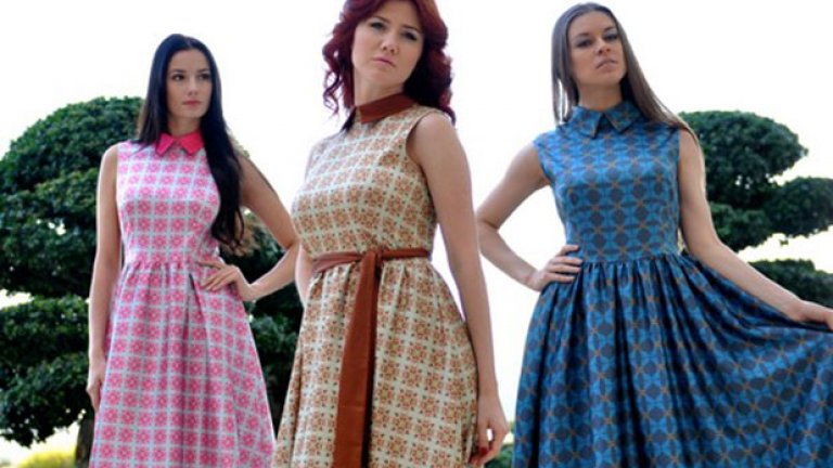 Анна Чапман се зарича, че модата е новото й сериозно занимание. Моделите й са израз на това, което тя смята за идеал на нежния пол - жена, която да е достатъчно силна, че да „събаря империи", но и достатъчно нежна и грижовна