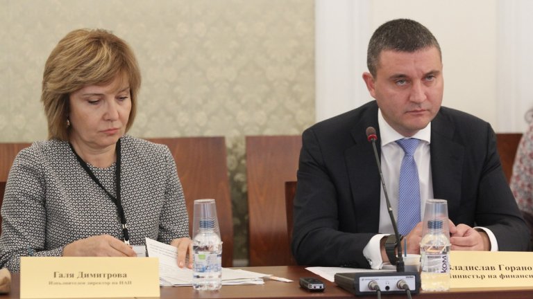 Одит на всички системи се извършва в приходната агенция (на снимката: изпълнителният директор на НАП Галя Димитрова и финансовият министър Владислав Горанов).