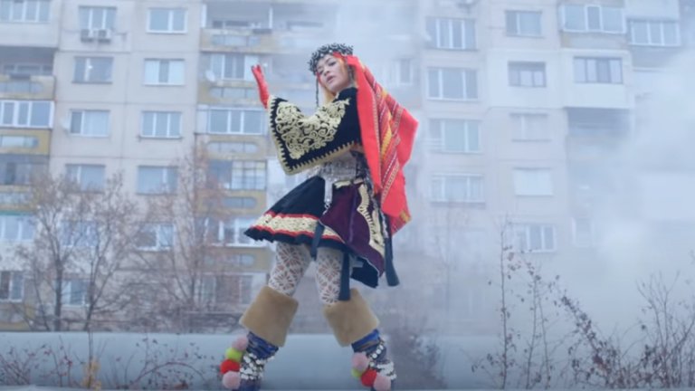 Видеото към EP-то Bang вече привлече шеговити коментари от българи