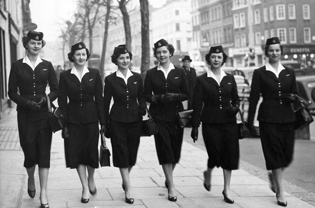 Стюардеси на British Airways с класически униформи през 50-те