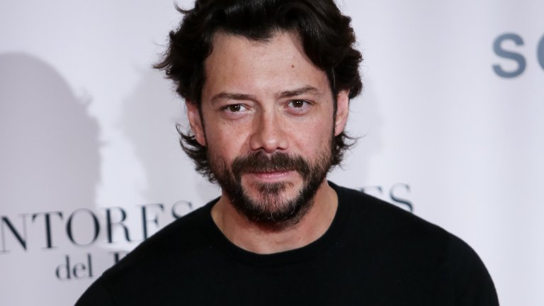 Алваро Морте стана популярен с ролята на Профеора в испанския хит Money Heist, но тази година се включва в ново приключение. Той ще участва в сериала "Колелото на времето" по магическия фентъзи епос на Робърт Джордан, сочен за "духовен наследник на епическото фентъзи, популяризирано от Толкин". Премиерата на новия сериал се очаква по Amazon Prime Video по някое време през 2021 г.