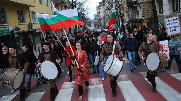 Протестът на ВМРО беше воден от младежи в носии