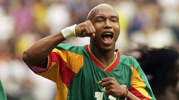 6. Сенегал - Франция 1:0 (2002 г.)
Почти целият състав на Сенегал се състезава във френския шампионат, а за капак селекционерът на африканците също е французин. Това е бившият халф на Андерлехт, Ница и Лил Бруно Метсу. Африканците са дебютанти на световно първенство, а Папа Буба Диоп се разписва в 30-та минута за един от най-шокиращите резултати на първенството на планетата преди 15 години.
