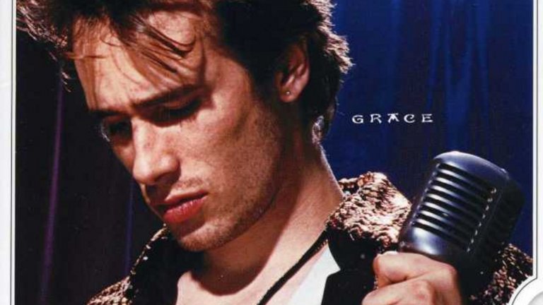 Jeff Buckley - Hallelujah
Има песни, които могат да ти разбият сърцето и Hallelujah на Ленард Коен е една от тях. В изпълнение на Джеф Бъкли обаче парчето придобива още повече сила и просто може да заседне в гърлото на човек.