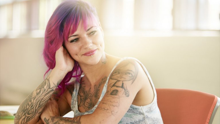 Все повече хора се татуират, но променя ли това възгледите на хората в по-общ план?