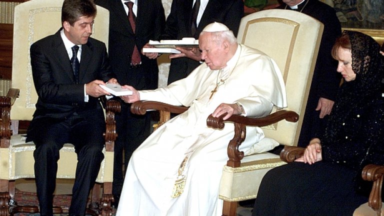 президентът Георги Първанов посещава покойния днес папа Йоан Павел Втори