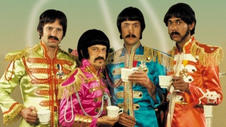 The Rutles

 "All You Need Is Cash"

Rutles са една от най-добрите пародийни банди, създавани някога. Те са като Beatles, сътворени от съзнанието на членовете на "Монти Пайтън" и Saturday Night Live около 1978, като осмиват всеки аспект на възхода на Beatles към световната слава. От случайната среща между Рон Насти (Нийл Инис) и Дърк Маккуикли (Ерик Айдъл) в Ливърпул, до възхода на "пред-знаменитата четворка," до Рон, заявяващ, че Rutles са по-известни от Бог, до костюмите, разпадането на групата, Rutles отразяват едно към едно кариерата на Beatles. Пародията им на "Help!", озаглавена "Ouch!", е особено забавна. Филмът включва и епизодични роли от цял куп музиканти, включително и един от самите Бийтълси - Джордж Харисън - плюс Мик и Бианка Джагър, Рони Ууд и Пол Саймън.