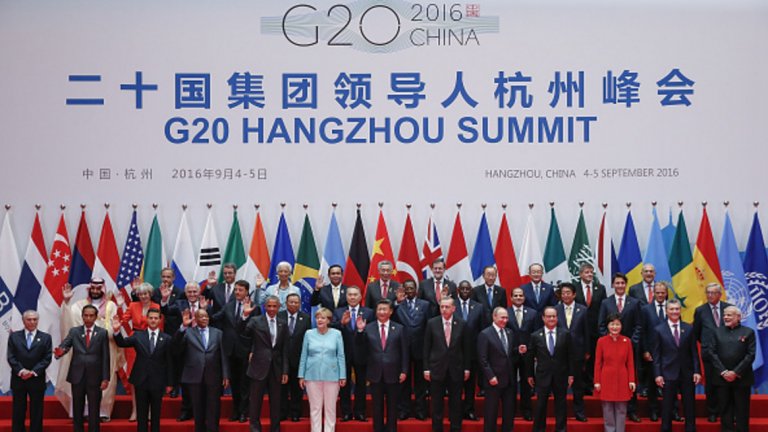 Срещите струват милиони, съпроводени са от бурни протести