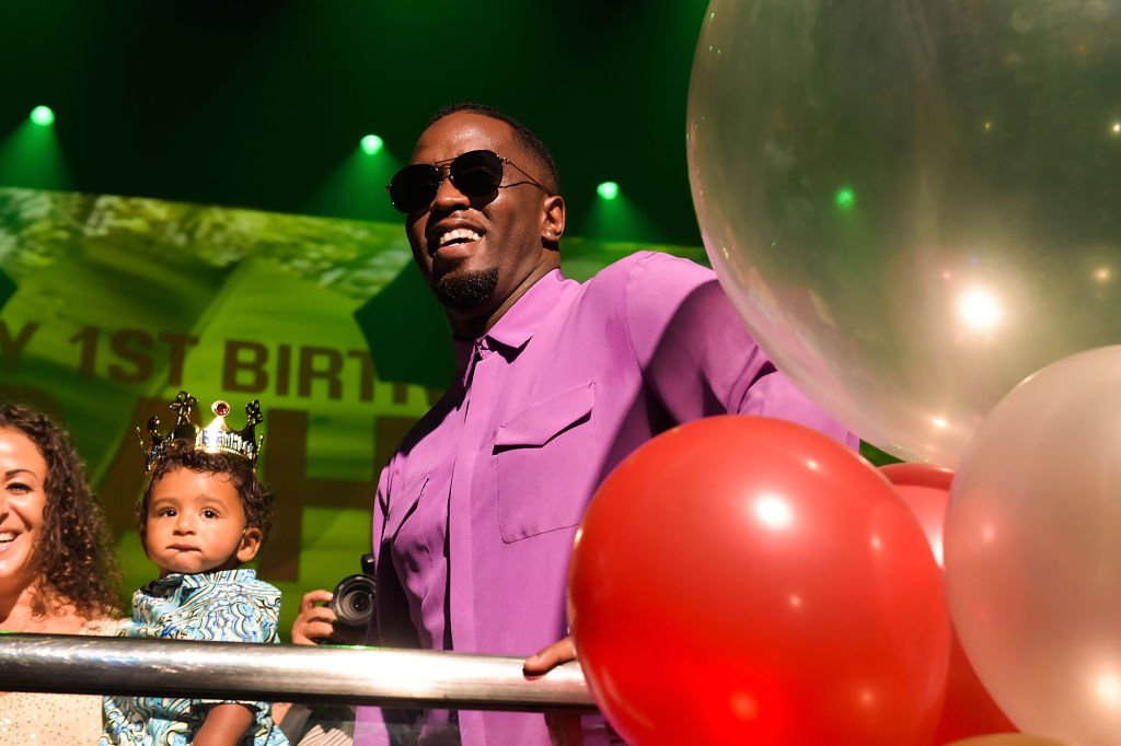 6. Diddy  
820 милиона долара 
Той натрупва началният си капитал чрез студиото си Bad Boy, но в момента малка част от парите му идват от музика. Той има бизнес отношения с компанията за водка Diageo’s Ciroc и с компанията за текила DeLeon. Минал
