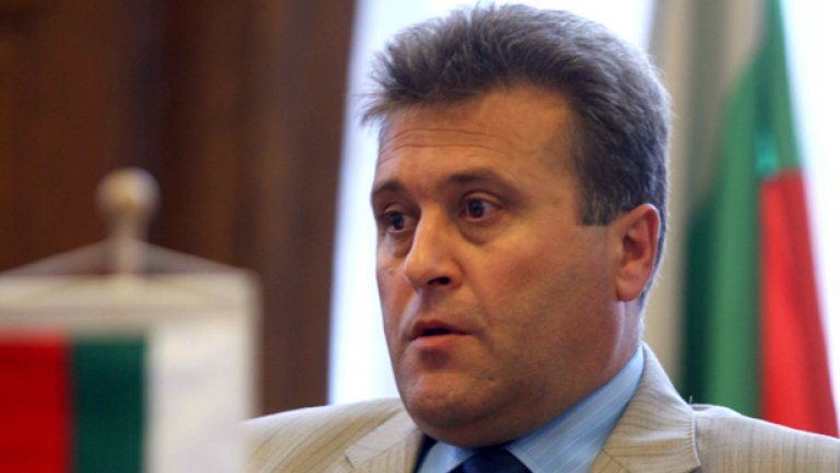 Бившият земеделски министър Нихат Кабил е един от тримата обвиняеми за заменките, за които сега Брюксел иска проверка и разваляне