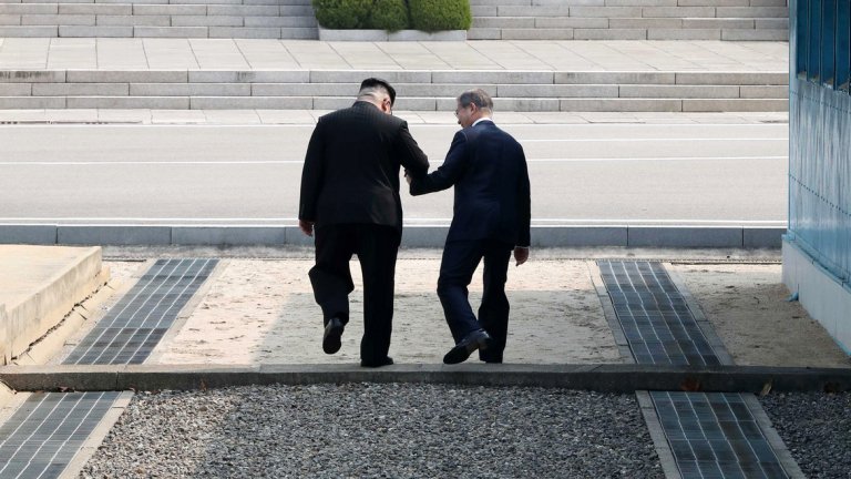 Историческа среща между лидерите на Северна и Южна Корея