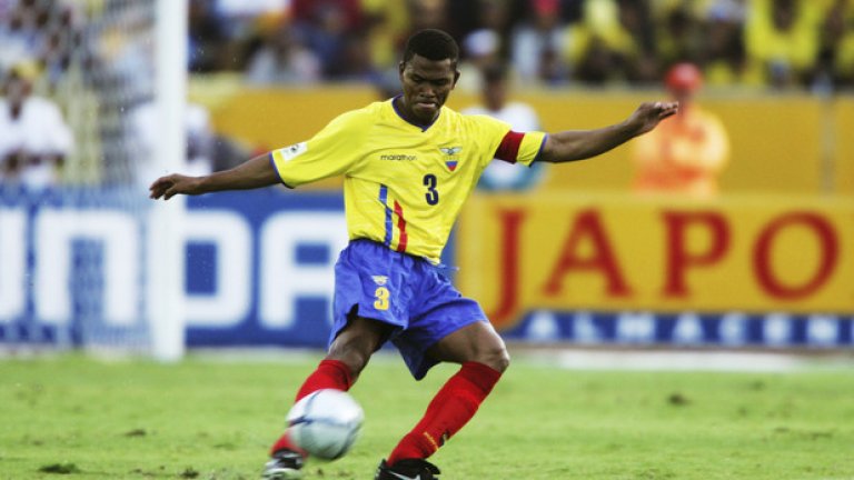 5. Иван Уртадо (Еквадор) - 167 мача.
Централният бранител стана най-младият национал в историята на Еквадор, дебютирайки на 17 години и 285 дни. Той е футболистът, играл най-дълго за националния си тим, като периодът е 22 години и 143 дни! Игра на две световни първенства като капитан на страната - 2002 и 2006-а. Сега е депутат и един от най-уважаваните политици в Еквадор.