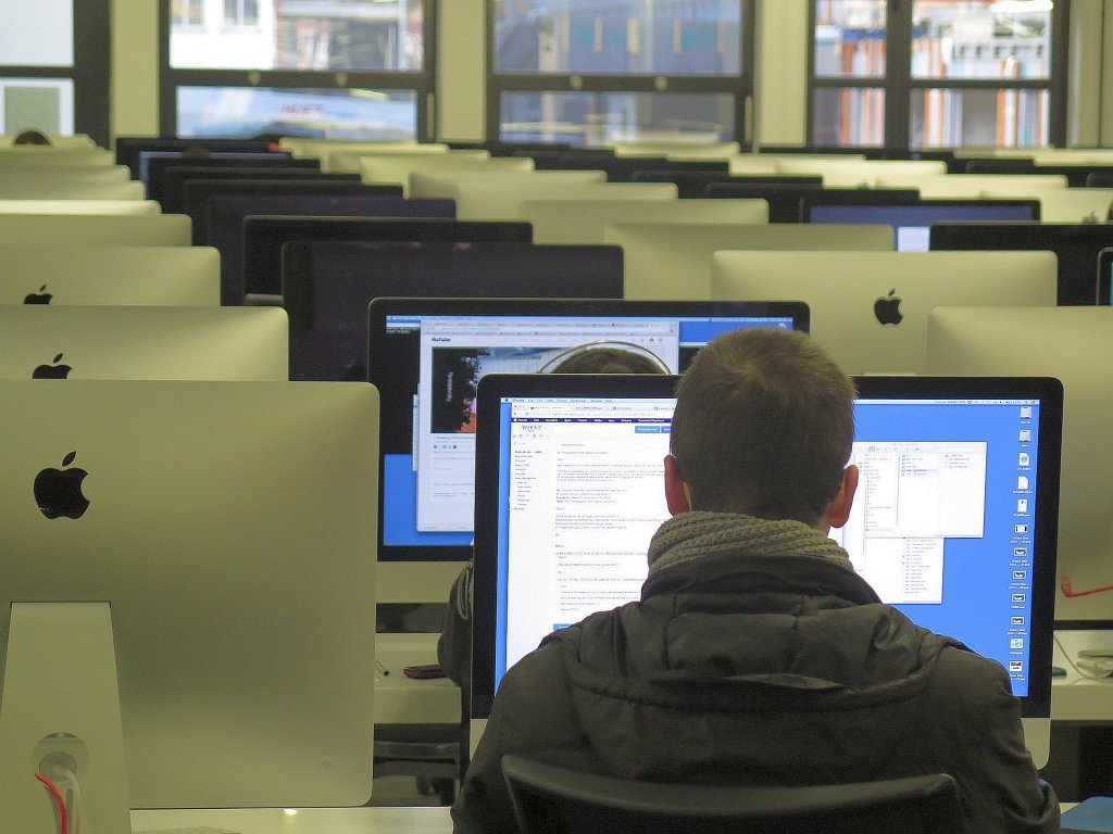 adult-classroom-college-256401