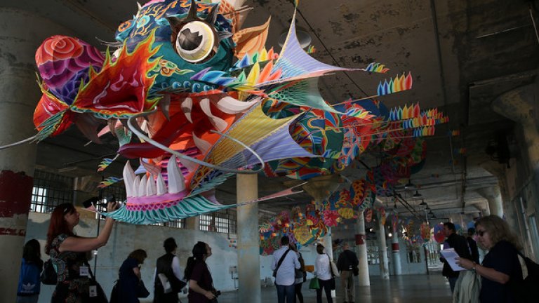 Китайско изкуство в митичния затвор на Америка