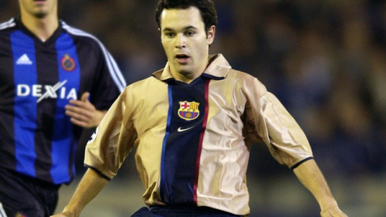 1. Първи стъпки при Луис ван Гаал
Ван Гаал е човекът, който промотира Иниеста в първия отбор на Барселона в мач от Шампионската лига срещу Брюж на 29 октомври 2002 г. Каталунците спечелиха онзи мач с 1:0 след гол на Хоан Роман Рикелме. 