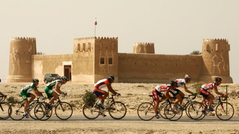 Каменният град Ал Зубъра е първият обект от Катар, който ЮНЕСКО включва в списъка за световно и културно наследство. Строежът му започва още през 9 век от Новата ера, като постепенно градът ще превръща в оживен търговски център. През 1881 г. Ал Зубъра е разрушен и обезлюден.