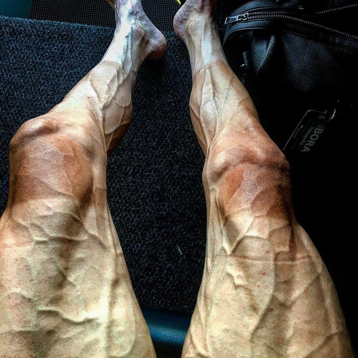 Кожа, мускули и вени: Как изглеждат краката след 16 етапа на Тур дьо Франс