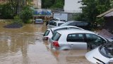 Много улици в града продължават да са под вода, няма информация за бедстващи хора