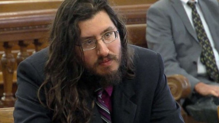 Откаченият случай на Майкъл Ротондо, който отказваше да напусне "бащиното огнище"