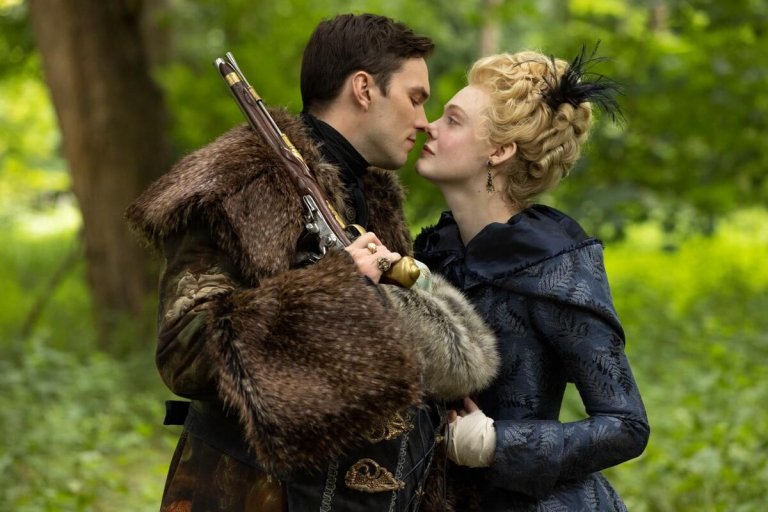 В сериала "Велика", където си партнира с Ел Фанинг.