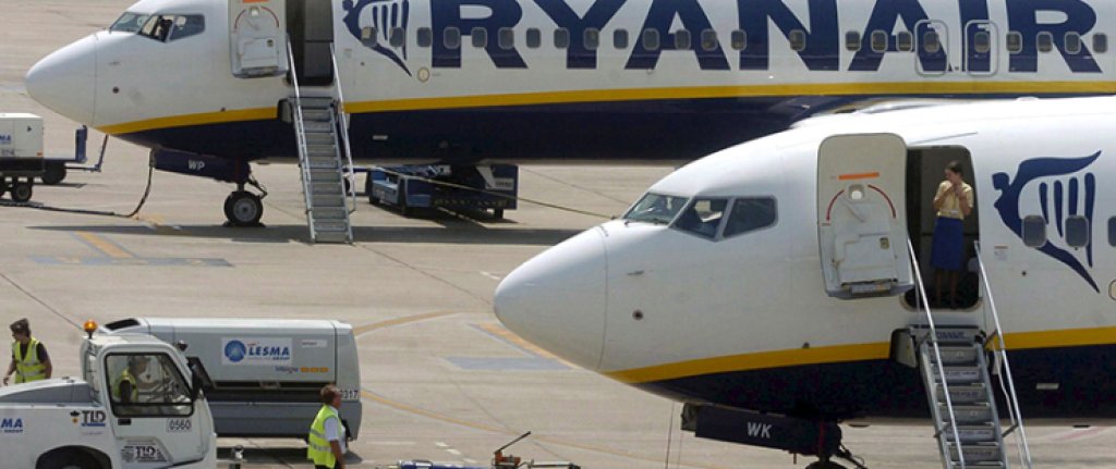 Ryanair shares down 11 per cent after profit warning