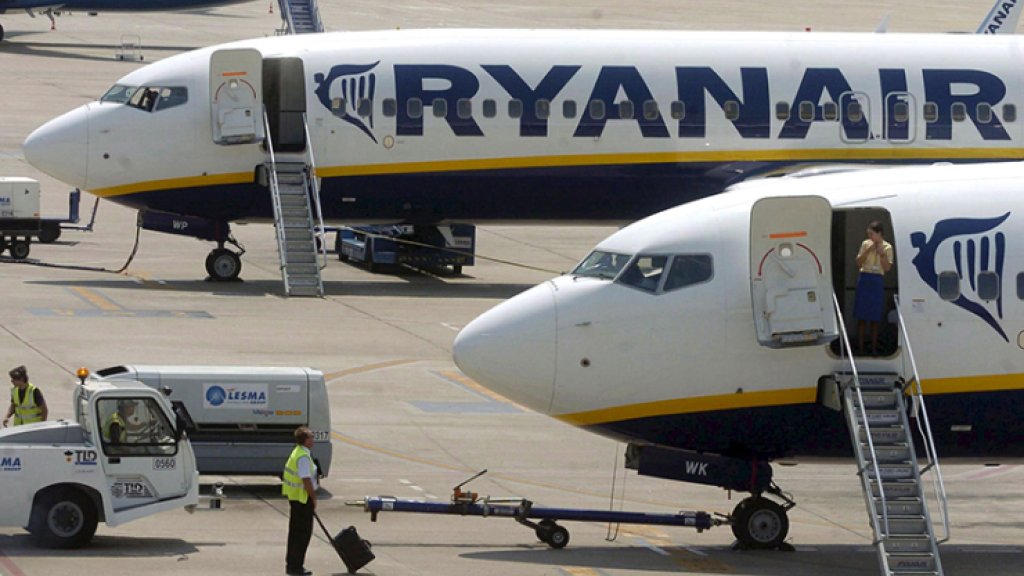 Ryanair shares down 11 per cent after profit warning