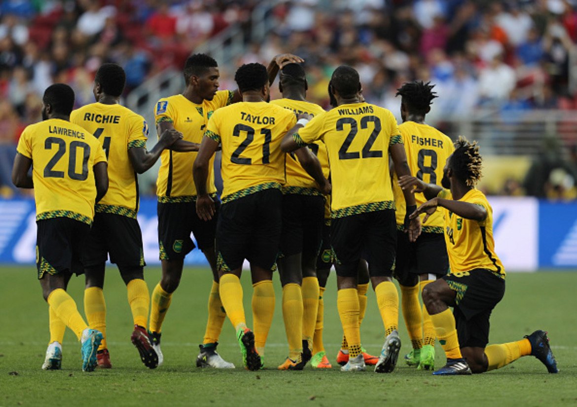 Ямайка вече не е футболно джудже
В най-голяма степен обаче този прогрес личи при тима на Ямайка. Страната вече не е футболно джудже и го доказа, след като стигна до втори пореден финал в турнира. Миналият път отстрани САЩ в полуфиналите и загуби последния мач от Мексико, а сега стана обратното. Кой знае, може би третият път ще е на късмет за ямайците.
