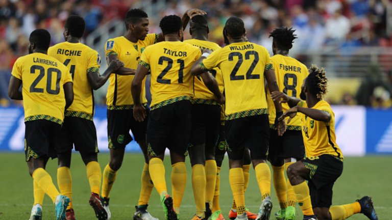 Ямайка вече не е футболно джудже
В най-голяма степен обаче този прогрес личи при тима на Ямайка. Страната вече не е футболно джудже и го доказа, след като стигна до втори пореден финал в турнира. Миналият път отстрани САЩ в полуфиналите и загуби последния мач от Мексико, а сега стана обратното. Кой знае, може би третият път ще е на късмет за ямайците.
