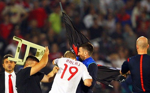 Футболните федерации на Сърбия и Албания ще трябва да платят по 100 хиляди евро глоба