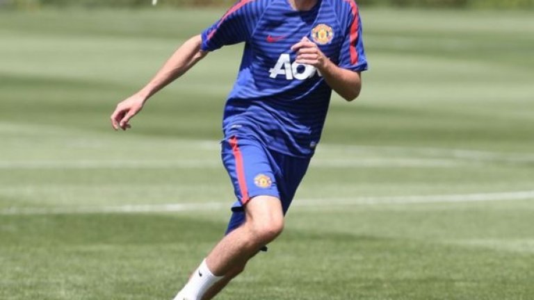 Шон Гос, полузащитник, 20 години
Беше взет от Екзитър през 2012 г. и бе взет за американското турне през лятото. Беше част от състава на Юнайтед до 21 г., който спечели титлата. 