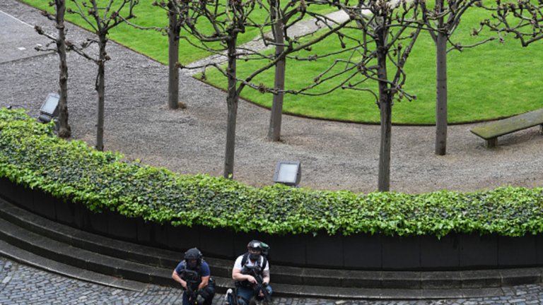 Полицията провери целия район на Уестминстърския дворец, за да гарантира, че нападателят няма съучастници, които да извършат повторна атака