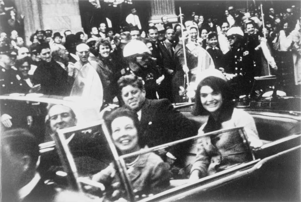 1280px-John_F._Kennedy_motorcade,_Dallas_crop