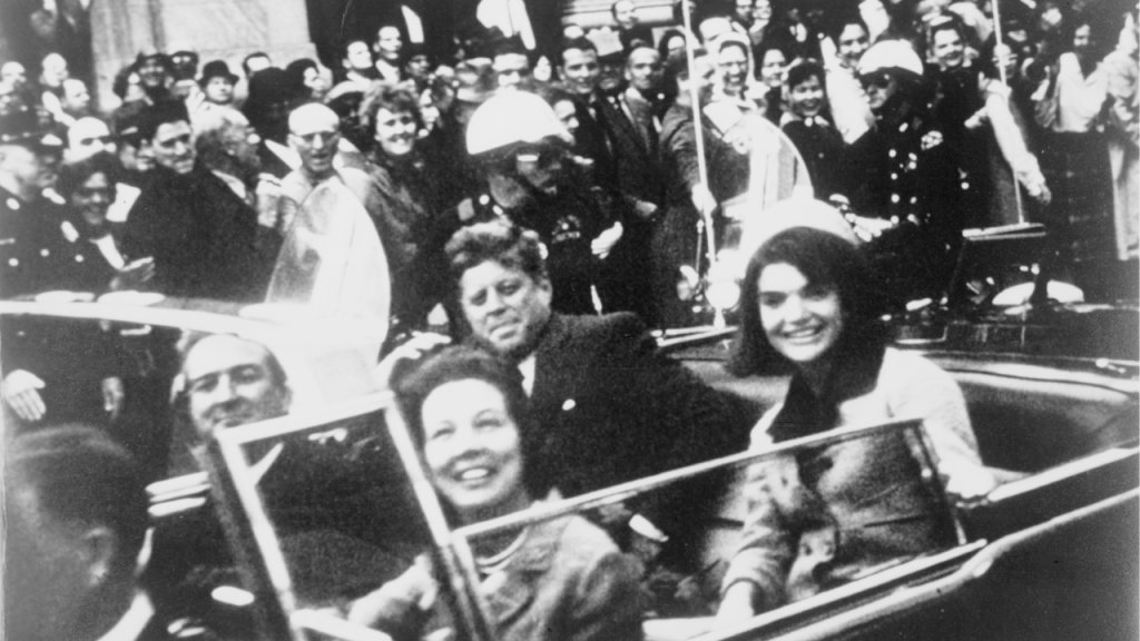 1280px-John_F._Kennedy_motorcade,_Dallas_crop