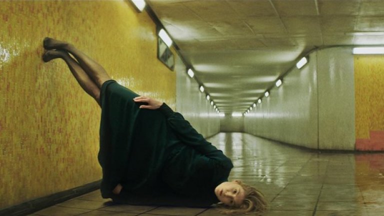 Във видеото на "Voodoo in My Brain" участва актрисата от Gone Girl Розамунд Пайк - в изоставен подлез тя се бори с метална сфера, която контролира ума й