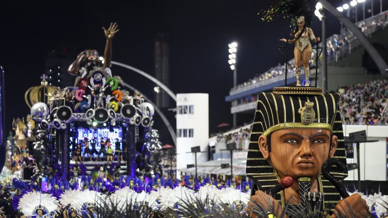Самба по време на бедствие: Карнавалът в Рио в снимки