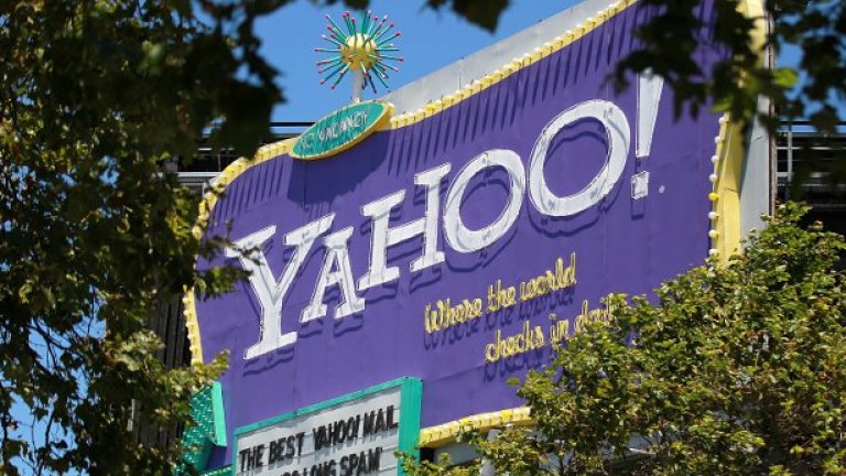 Първите информации за продажбата на Yahoo! излязоха преди месец, когато стана известна готовността на китайския гигант за електронна търговия Alibaba и на корпорацията Microsoft да я купят 
