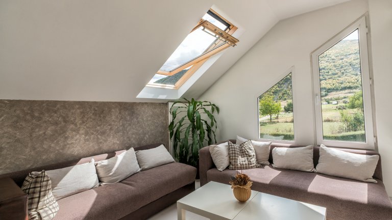 Защото човек не може да мечтае на тъмно