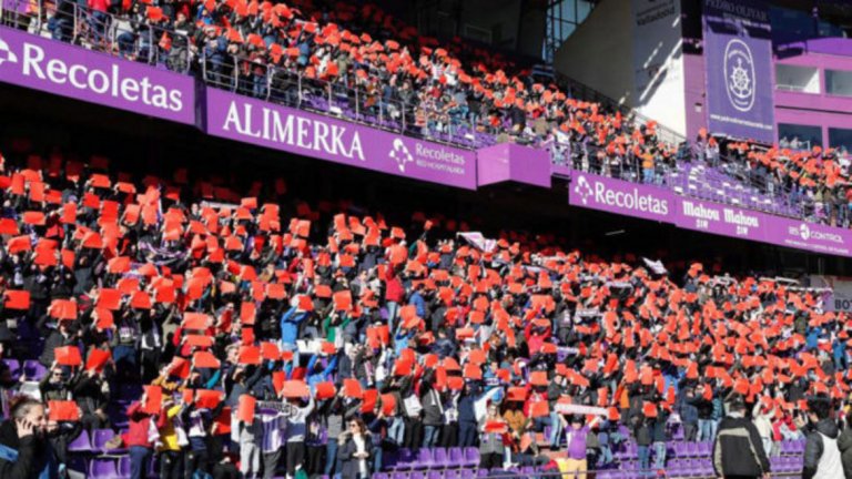 Феновете на Валядолид показаха ясно отношението си към ВАР