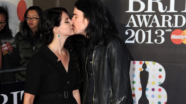 Лана Дел Рей и бившият й се целуват на Британските музикални награди през 2013