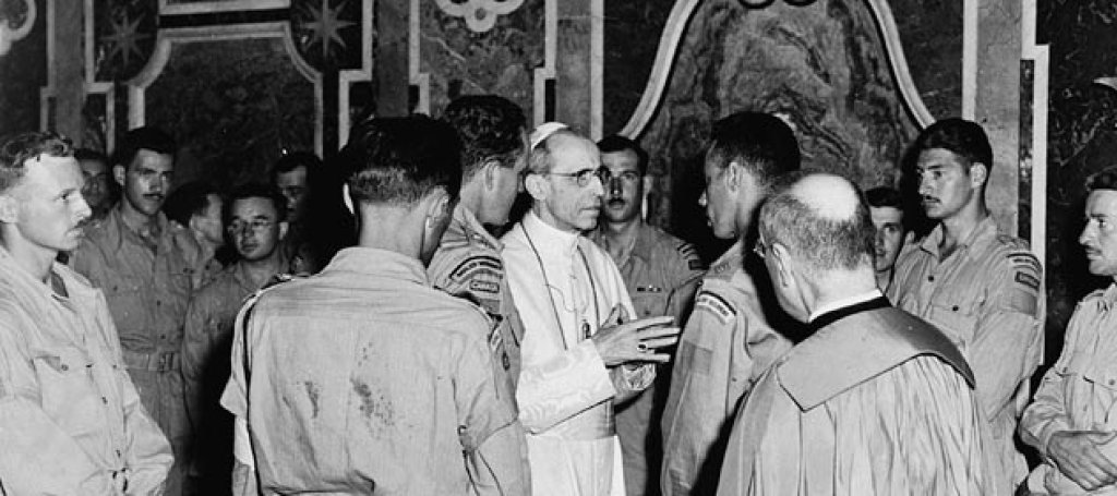 Members_of_the_Royal_22e_Regiment_in_audience_with_Pope_Pius_XII