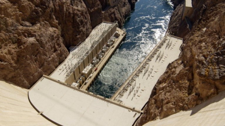 Бързеите на река Колорадо
Рафтингът в забързани води може и да е много забавен, но този в река Колорадо винаги е придружен с инциденти, наранявания и фатални случаи. Бързите течения и водовъртежи на реката допринасят за почернянето на името й. Оказва се, че 2014 година е най-фаталната на всички времена за реката, с отбелязани най-много смъртни случаи в бързите води