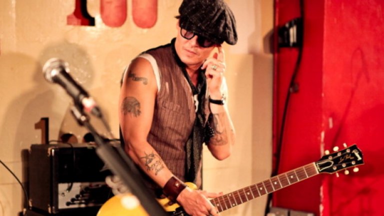 Всички приходи от продажби ще бъдат дарени на организацията "MusiCares"